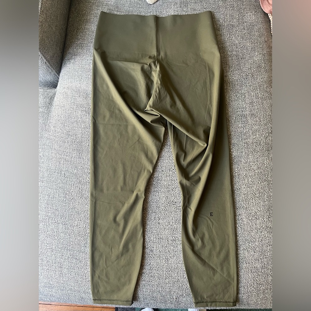 👟Everlane yoga pants, in olive green. Never worn.